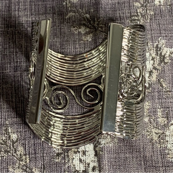 Brand New Metal Waved Cuff Bracelet - Picture 8 of 10